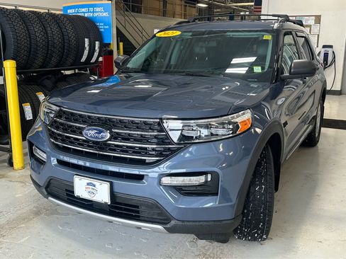 Used 2021 Ford Explorer XLT w/ Equipment Group 202A image 4