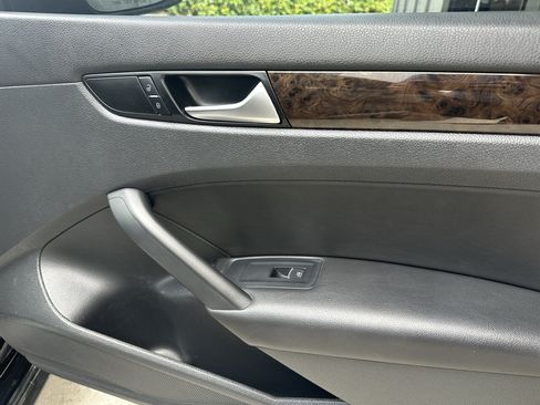 Used 2014 Volkswagen Passat TDI SEL Premium FWD image 24