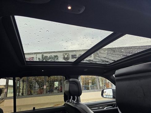 Used 2022 Jeep Wagoneer Series III w/ Premium Group I image 30