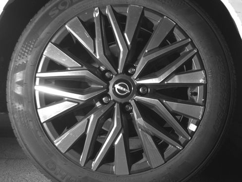 Used 2025 Nissan Altima 2.5 SV FWD image 15