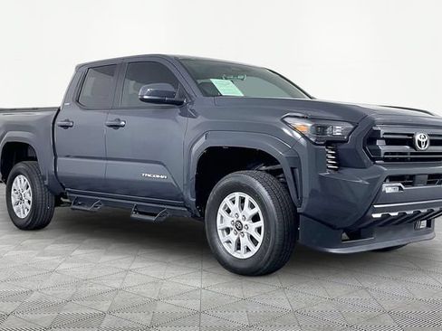 Used 2025 Toyota Tacoma SR5 AWD/4WD image 3