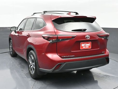 Certified 2024 Toyota Highlander XLE image 4