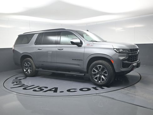 Used 2021 Chevrolet Suburban Z71 image 2
