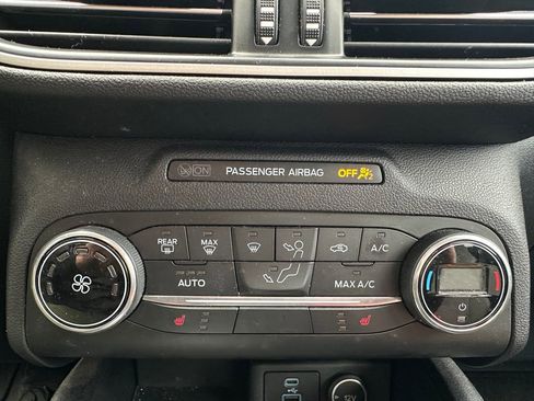 Used 2020 Ford Escape SE image 6