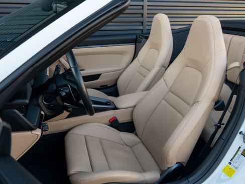 Certified 2021 Porsche 911 Carrera image 5