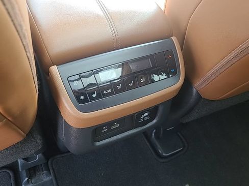 Used 2024 Nissan Pathfinder Platinum w/ Lighting Package (N92) AWD/4WD image 26
