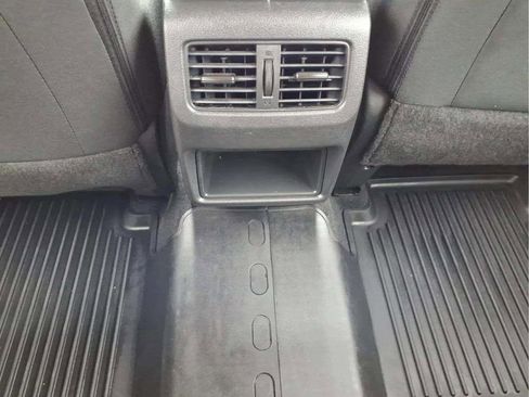Used 2025 Nissan Rogue S FWD image 13