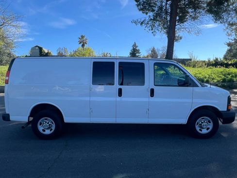 Used 2014 Chevrolet Express 3500 Extended image 4