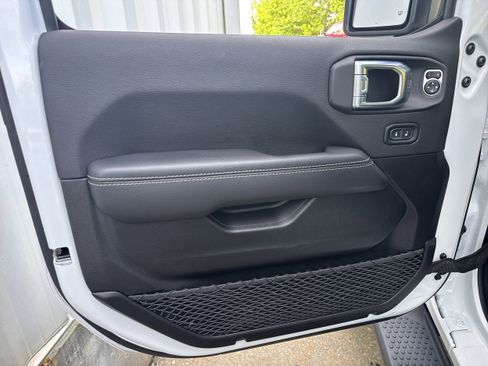 Used 2021 Jeep Wrangler Sahara w/ Cold Weather Group image 6