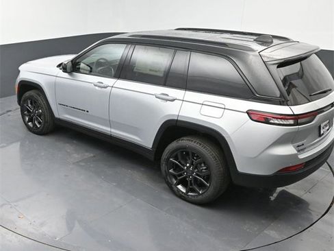 New 2025 Jeep Grand Cherokee Limited image 27