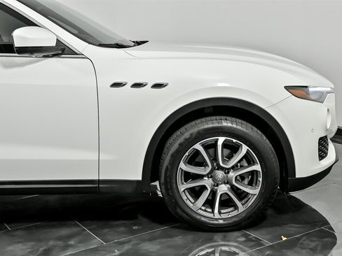 Used 2018 Maserati Levante image 14