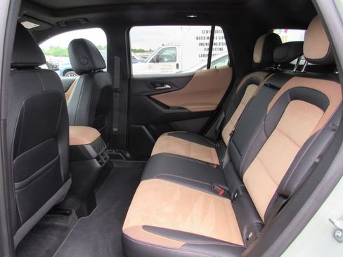 Certified 2025 Chevrolet Equinox ACTIV w/ Safety and Technology Package AWD/4WD image 29