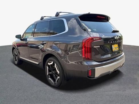 Used 2025 Kia Telluride S FWD image 2