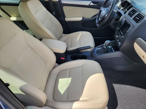 Used 2017 Volkswagen Jetta SE FWD image 10