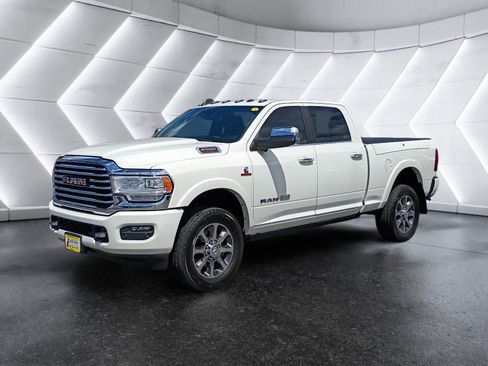 Used 2022 RAM 2500 Limited AWD/4WD image 2