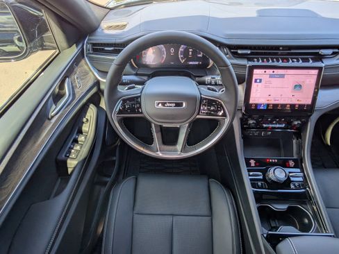 New 2025 Jeep Grand Cherokee L Overland w/ Luxury Tech Group IV image 18