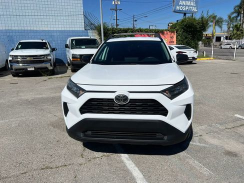 Used 2019 Toyota RAV4 LE image 2