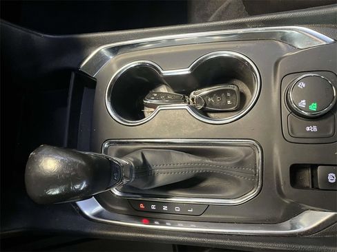 Used 2021 Chevrolet Traverse LT w/ LT Premium Package image 20