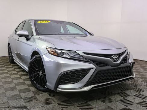 Used 2024 Toyota Camry XSE FWD image 3