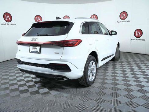 New 2025 Audi Q5 Premium image 8