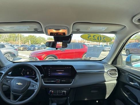 Used 2025 Chevrolet TrailBlazer LT image 34