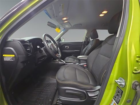 Used 2016 Kia Soul + image 13