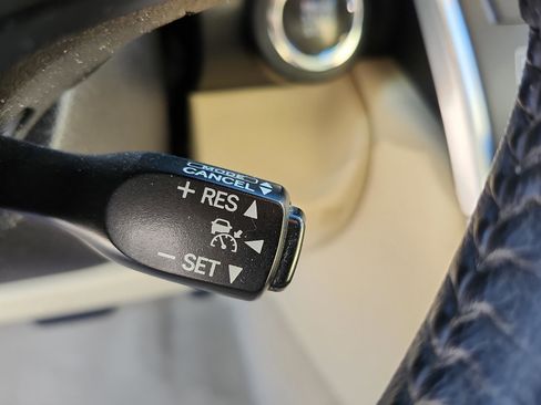 Used 2015 Toyota Camry XLE image 23