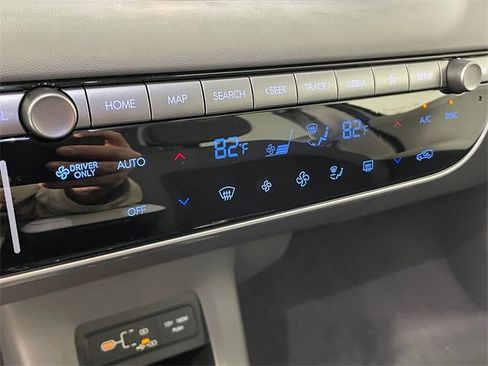 New 2025 Hyundai Ioniq 5 SE image 8