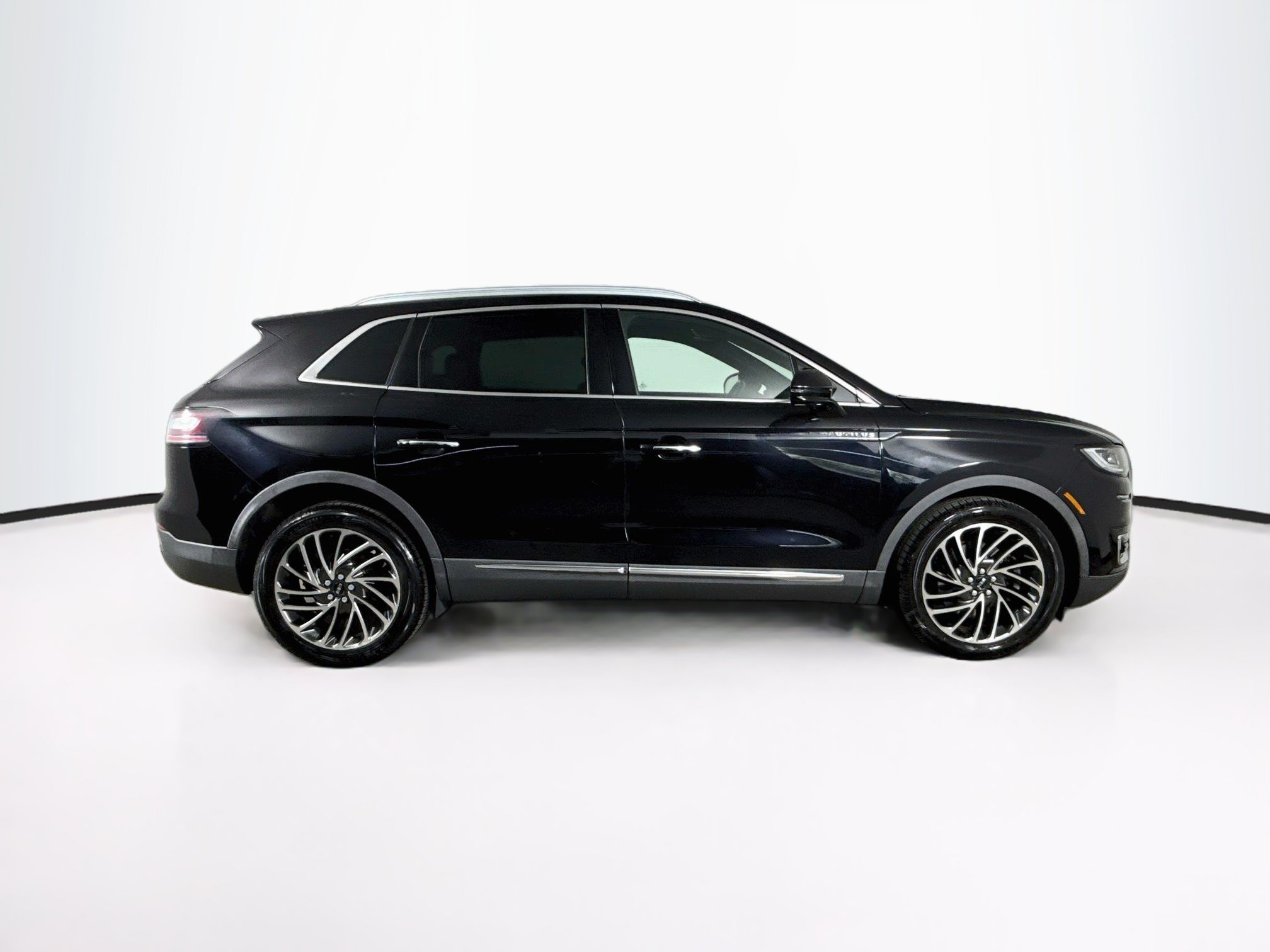 Used 2020 Lincoln Nautilus Reserve AWD/4WD image 2