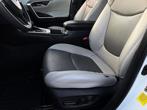 Used 2024 Toyota RAV4 XLE w/ Convenience Package image 10