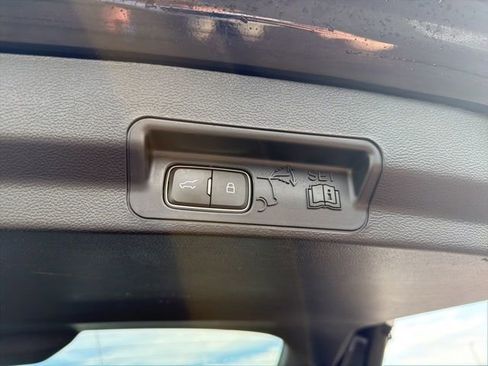 Used 2022 Ford Explorer XLT w/ Equipment Group 202A image 12