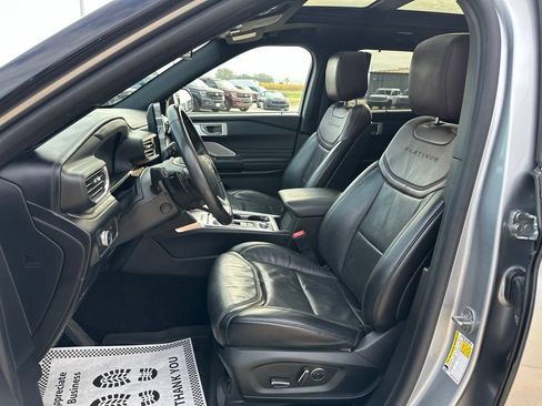 Used 2020 Ford Explorer Platinum w/ Premium Technology Package AWD/4WD image 12