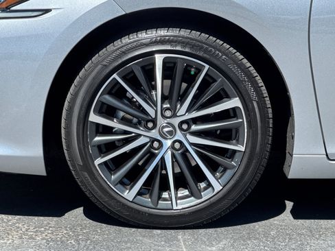 Certified 2023 Lexus ES 300h w/ Premium Package FWD image 36