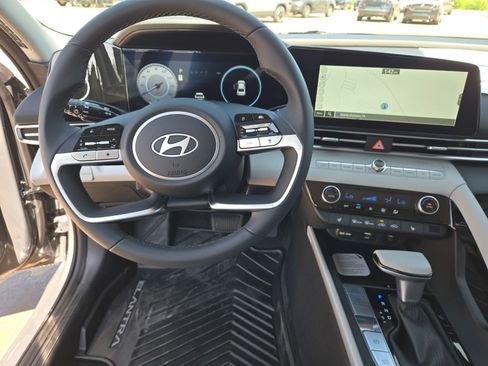 New 2026 Hyundai Elantra Limited FWD image 9