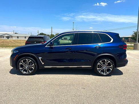 Used 2025 BMW X5 xDrive40i w/ Premium Package AWD/4WD image 5