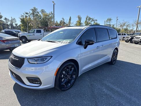 New 2026 Chrysler Pacifica Limited w/ S Appearance Package image 7