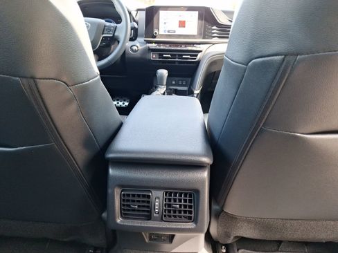 Used 2025 Toyota Camry SE w/ Convenience Package image 30