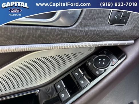 Used 2025 Ford Explorer Platinum RWD image 21