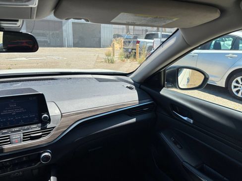 Used 2025 Nissan Altima 2.5 SV FWD image 35