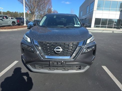 Used 2023 Nissan Rogue S image 2