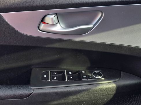 Used 2022 Kia Forte LXS w/ LXS Technology Package image 9