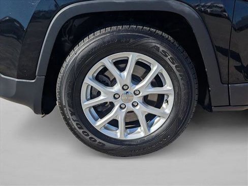 Used 2018 Jeep Cherokee Latitude image 24