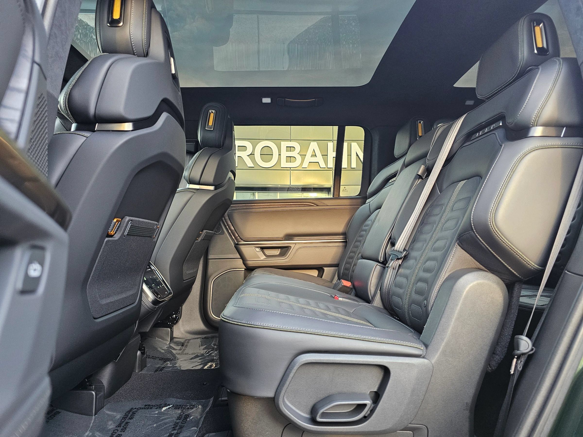 Used 2025 Rivian R1S Adventure Dual AWD/4WD image 24