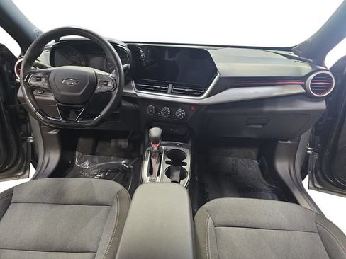 Used 2024 Chevrolet Trax RS w/ Sunroof Package FWD image 11