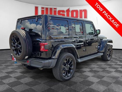 Used 2022 Jeep Wrangler Unlimited Sahara w/ Cold Weather Group AWD/4WD image 4