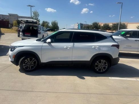Used 2023 Kia Seltos S FWD image 5