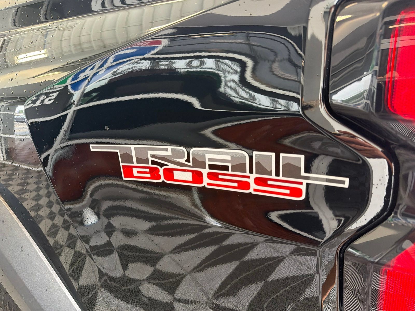 Used 2024 Chevrolet Colorado Trail Boss w/ Technology Package AWD/4WD image 9
