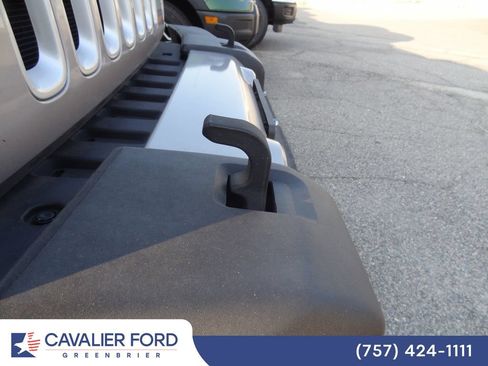 Used 2016 Jeep Wrangler Sahara w/ Connectivity Group AWD/4WD image 15
