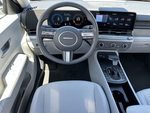 New 2026 Hyundai Kona SE image 4