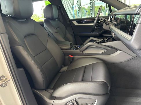 Used 2024 Porsche Cayenne AWD/4WD image 24